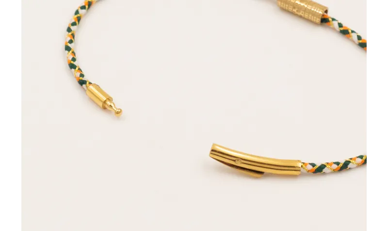 Pulsera driza hilo metalico, verde,blanco y salmón