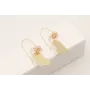Pendientes gancho dorado con bola de perlas tostad