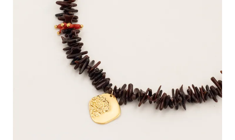 Collar chips coral marrones con burruño micro tubo