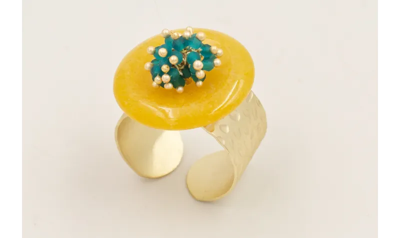 Anillo dorado mate con disco cuarzo amarillo y bur