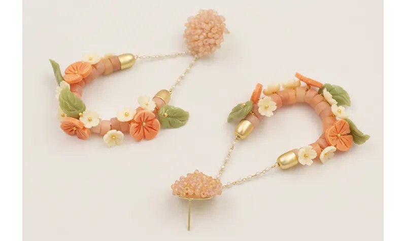 Pendientes discos piedra rosada con flores y hojas