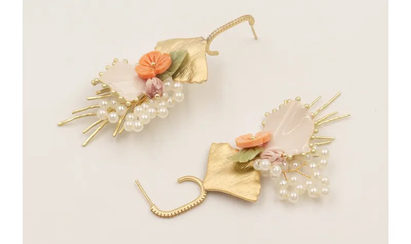 Pendientes semi ovalado con brillos, colgnte rama 