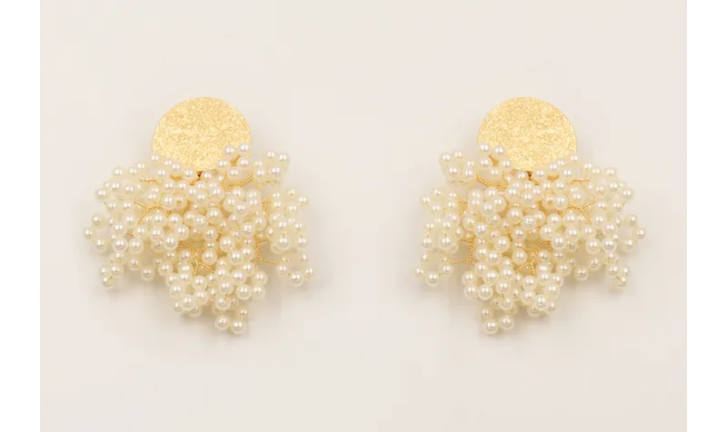 Pendientes perno semi disco satinado con ramas de 