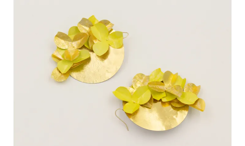 Pendientes sencillo con disco lentejuela dorado y 