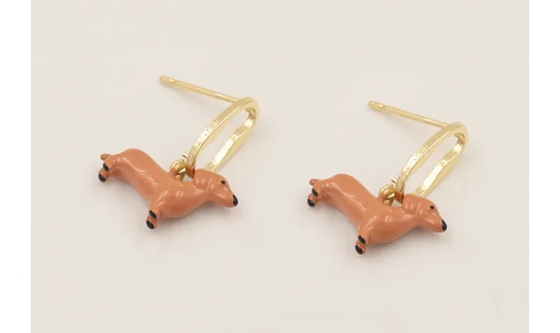 Pendientes perno ovalado dorado con colgante perro