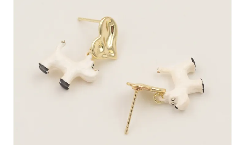 Pendientes perno corazón dorado con perro fox terr