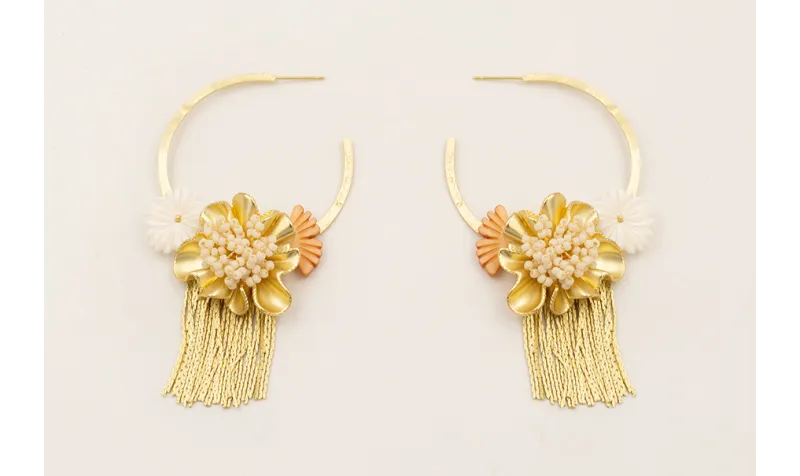 Pendientes aro labrado con colgante fleco, flor na