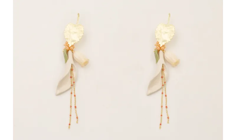 Pendientes hoja ovalada dorada mate con burruño pi