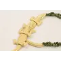 Collar bolas verdes retorcidas y  2 cocodrilos dor