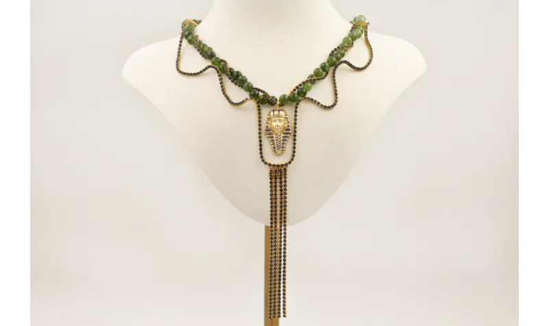 Collar cadena strass azul marina haciendo S y flec