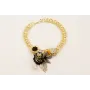 Collar aros entrelazados dorado mate con escarabaj