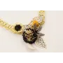Collar aros entrelazados dorado mate con escarabaj