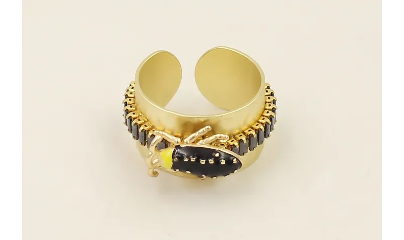 Anillo base dorada mate con escarabajo mini esmalt