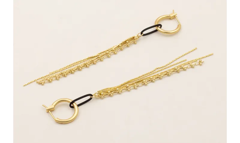 Pendientes aro cerrado dorado mate con fleco caden