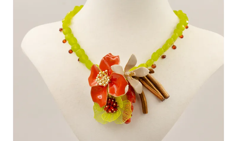 Collar discos facetados jade verde con flores esma