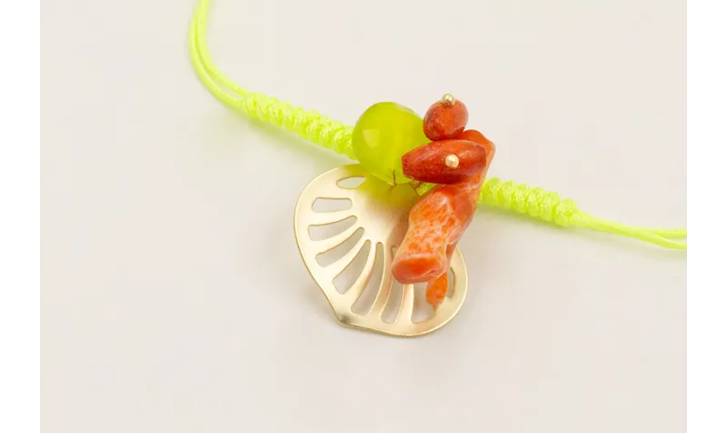 Pulsera hilo macramé fluor con tallos coral, facet