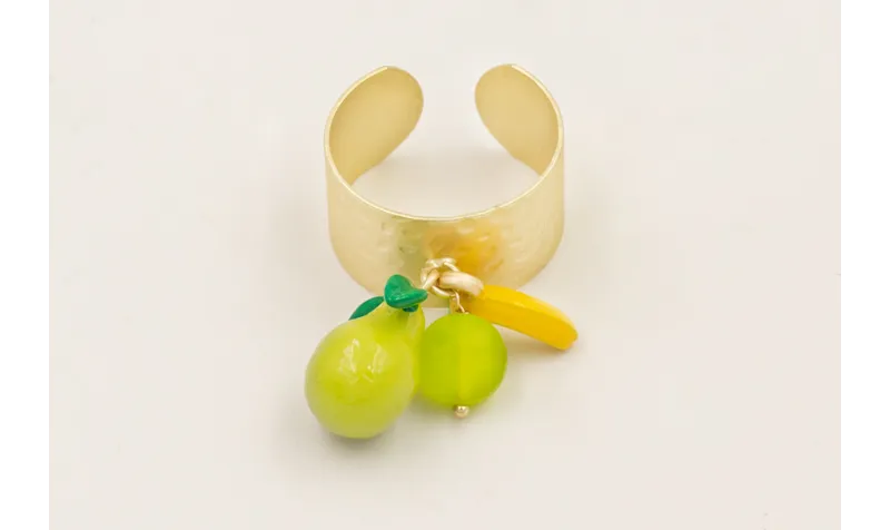 Anillo dorado mate con colgantes pera esmalte verd