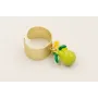 Anillo dorado mate con colgantes pera esmalte verd