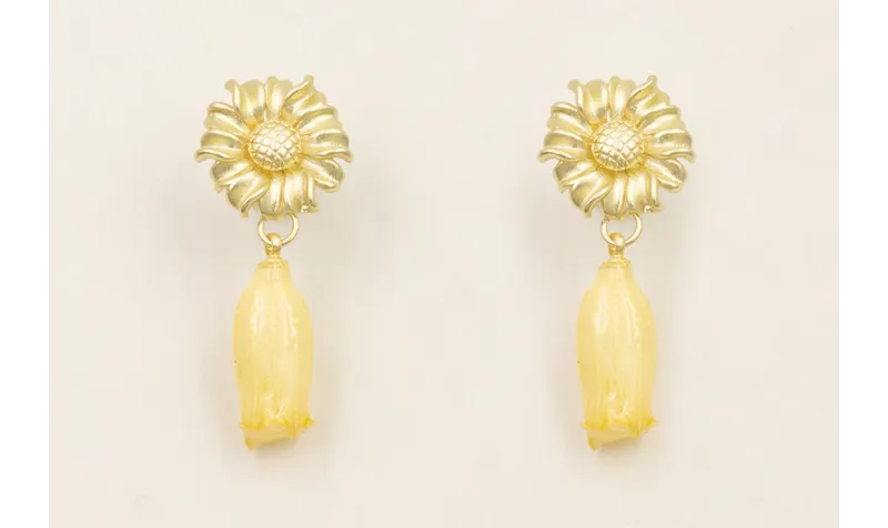 Pendientes perno girasol dorado mate con colgante 