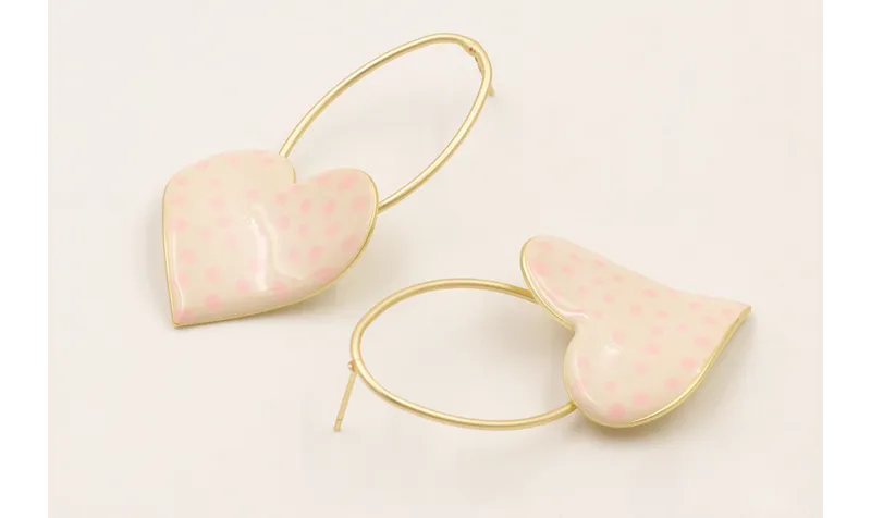 Pendientes herradura grande con corazones esmaltad
