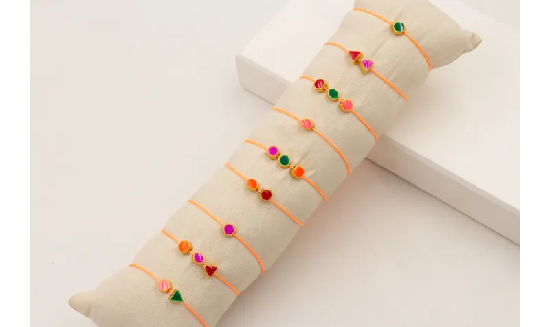 Pulsera hilo naranja fluor con entrepieza hexagona