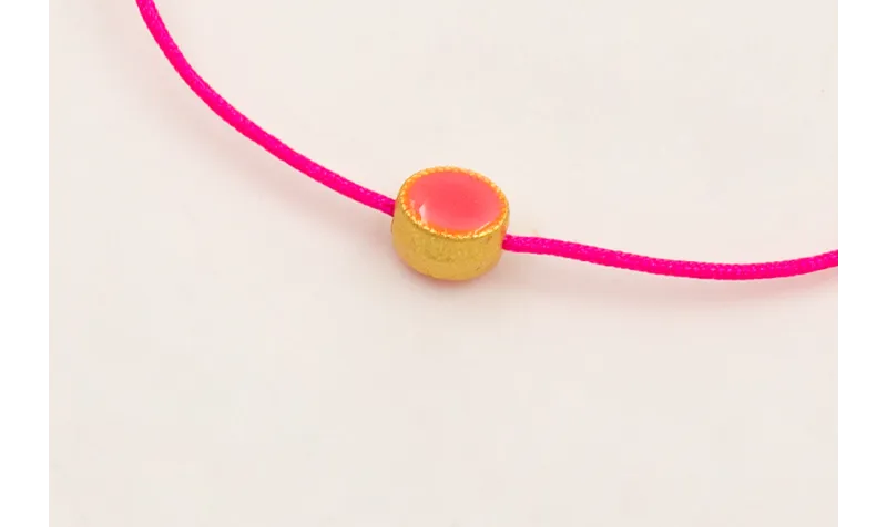 Pulsera hilo rosa fluor con entrepieza ovalada esm