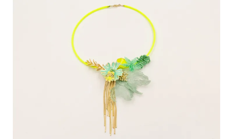 Collar rigido forrado con cordón elastico fluor, c