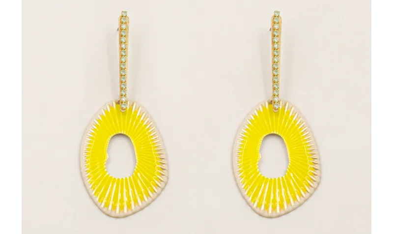 Pendientes ovalo estriado esmalte fluor con perno 