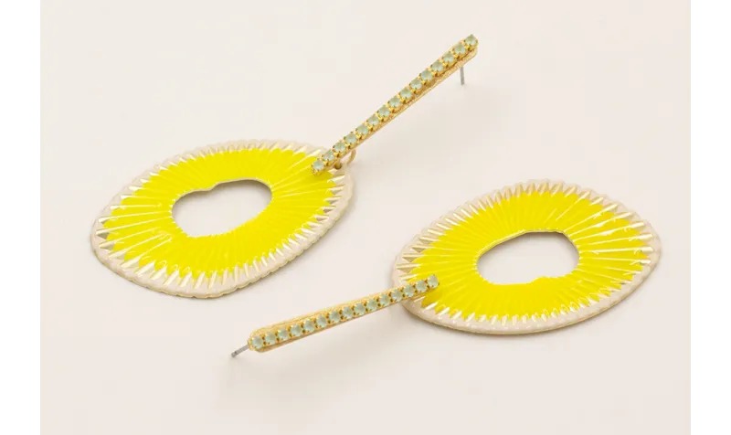 Pendientes ovalo estriado esmalte fluor con perno 