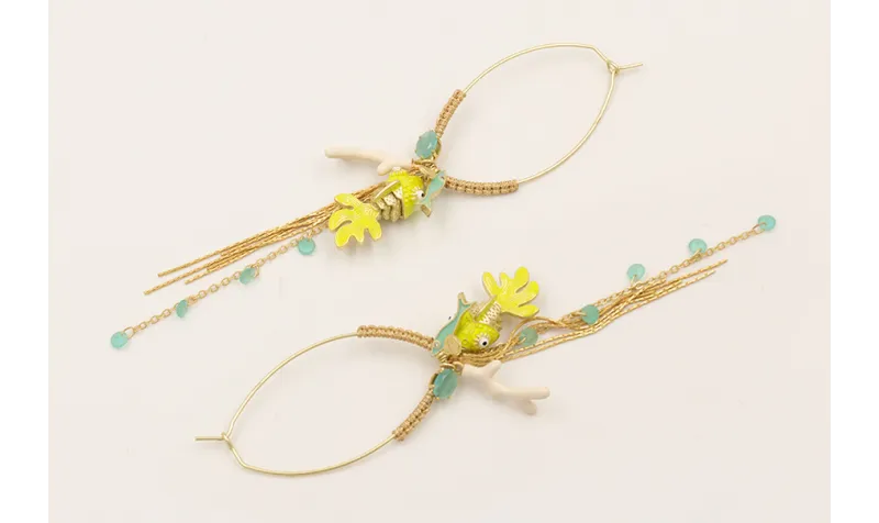 Pendientes aro ovalado con medio nudo macramé dora