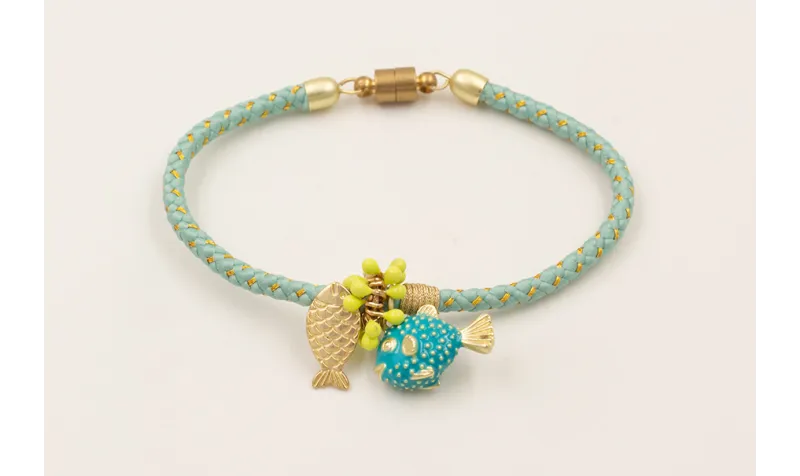 Pulsera cordón aqua con hilo dorado cierre de iman