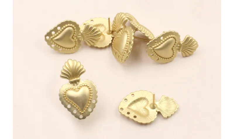 Perno sagrado Corazón 25*14mm Dorado Mate Perno sagrado Corazón 25*14mm Dorado Mate