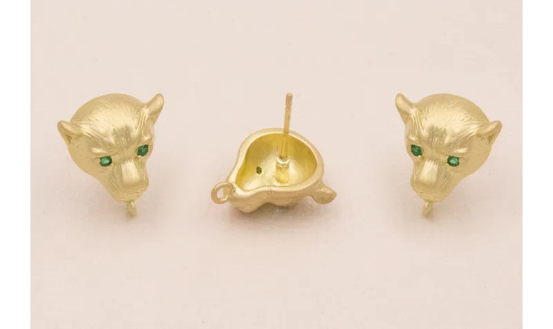 Perno cabeza Tigre ojo verdes 13*13 Dorado Mate