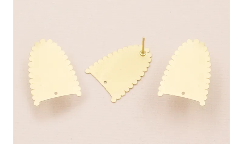Pendiente semi Ovalo dentado 17*24 Dorado Mate