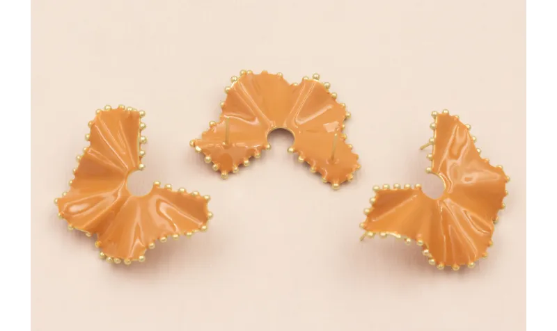 Hoja ondulada esmaltada Ocre Ribetes Dorados 40*30 / Base Pendientes 