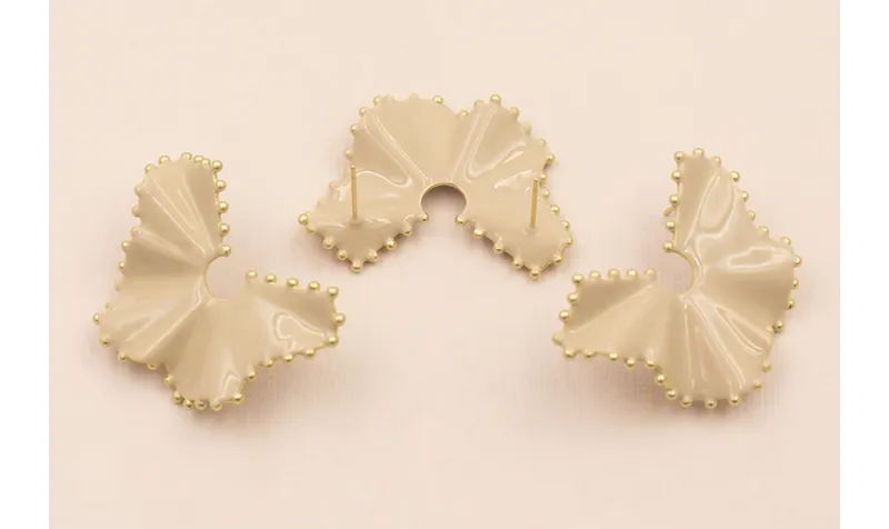 Hoja ondulada esmalte Beige Ribetes Dorados 40*30 / Base Pendientes 