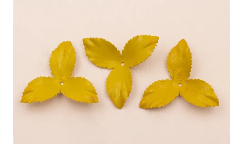 Flor pétalos relieve 45mm diam. Amarillo / Hilos y Cordones, Cuero y piel