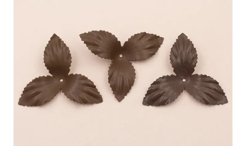 Flor pétalos relieve 60mm diam. Bisón / Hilos y Cordones, Cuero y piel