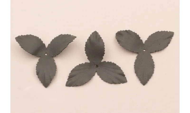 Flor pétalos relieve 45mm diam. Gris Medio / Hilos y Cordones, Cuero y piel